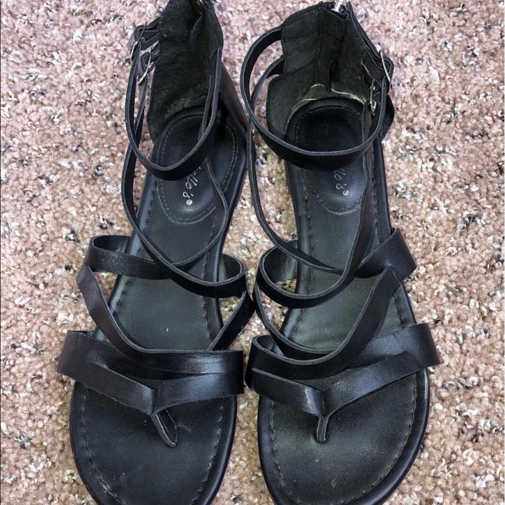 black strappy sandals